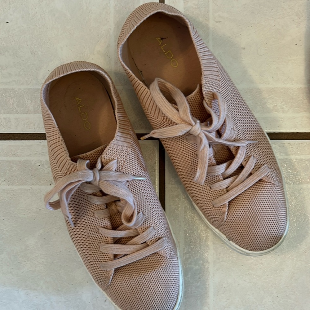 Ladies Aldo pink knit casual gym shoe